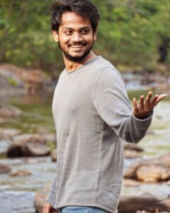 Shanmukh Jaswanth Kandregula Instagram - This Year is literally “AREY ENTRA IDI” for me! Surya series and Bigg Boss ! 
Cheers to you all for being there for me in all the Good times and Bad times ❤️ 

Happy New Year Meeku , Mee Family members and Friends 💕