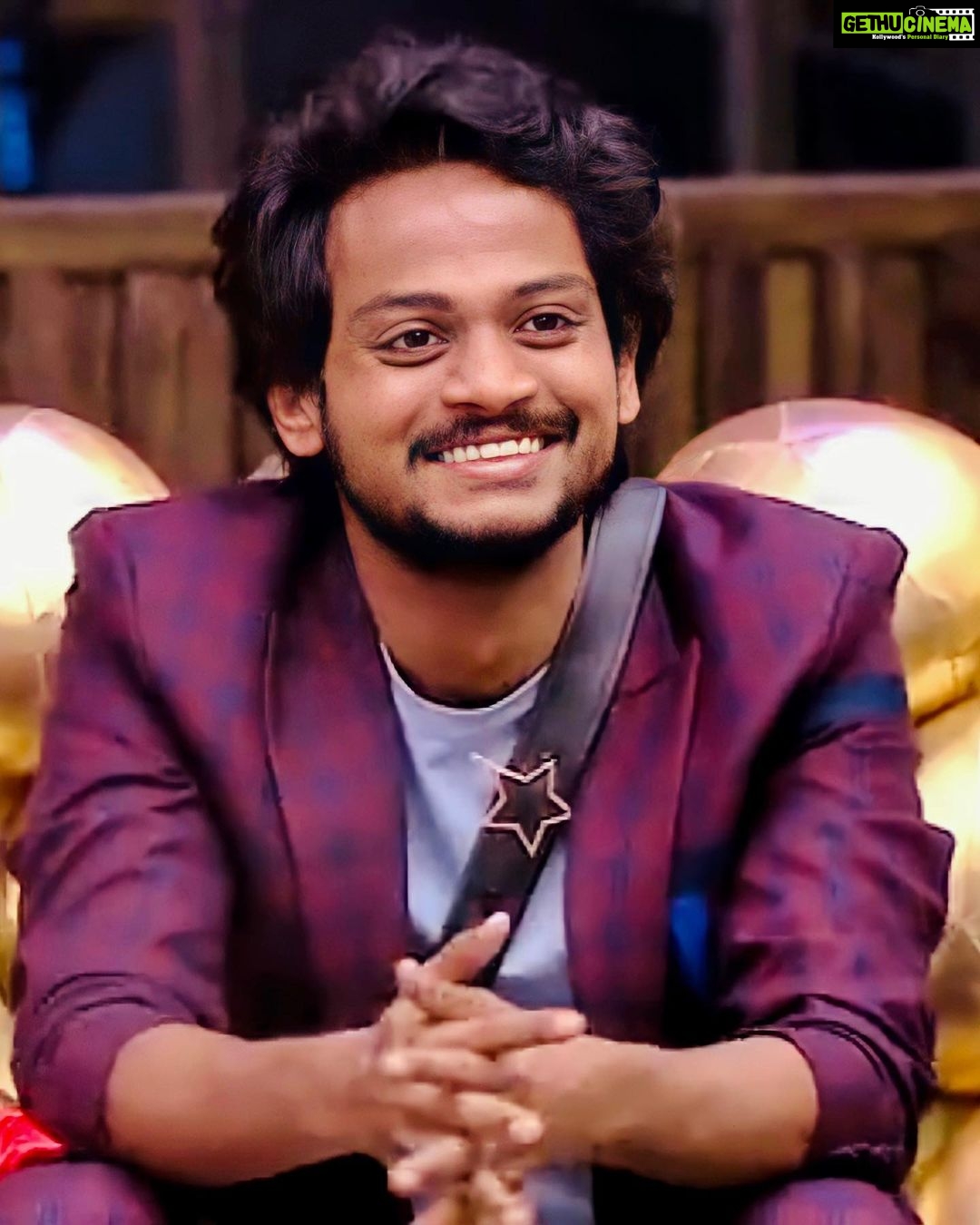 Shanmukh Jaswanth Kandregula Instagram - Shan-mukh! Nagarjuna garu rightly said during his intro to biggboss that Shanmukh means 6 faces and waiting to see all his faces. In this 50 days journey we have seen 3 faces of shannu for sure, let’s start voting for him to see the balance 3 faces. Voting Shuru! #voteforshannu . . . . . . . . . . . . . . . #shannu #biggboss #shannu_7 #shanmukhjaswanth #shannu❤️ #biggboss5telugu #bigbosstelugu