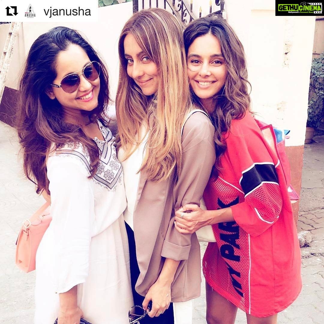 Shibani Dandekar Instagram - #Repost @vjanusha ・・・ Sisters ❤️ @apekshadandekar @shibanidandekar