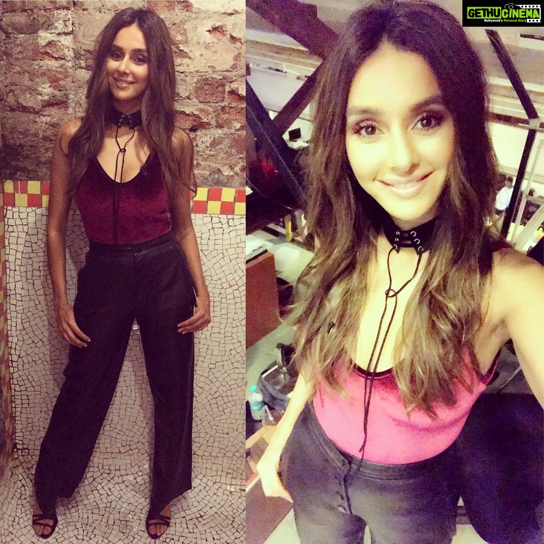 Shibani Dandekar Instagram - that time I went on #sonofabish wearing my @helmutlang leather trousers @topshop bodysuit and #inga shoes ( thanks to @kstewartstylist ) ✌🏾 #thatbrowngirl @thatbrowngirl