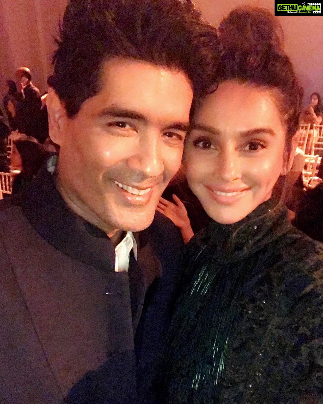 Shibani Dandekar Instagram - this guy smashed it last night! what a collection! @manishmalhotra05 you are a true artist 💕 @mwsyouth