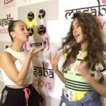 Shibani Dandekar Instagram – how I love you Kid Cassidy! @inherchair …👯… @masabagupta so damn proud of you for this collaboration with @koovsfashion only you can bust it out Yonce style! love you! 💋❤
