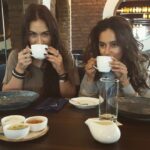 Shibani Dandekar Instagram - Gotta do #sundaze right! with @laurengottlieb and @bastianseafood #theonlyway 👯