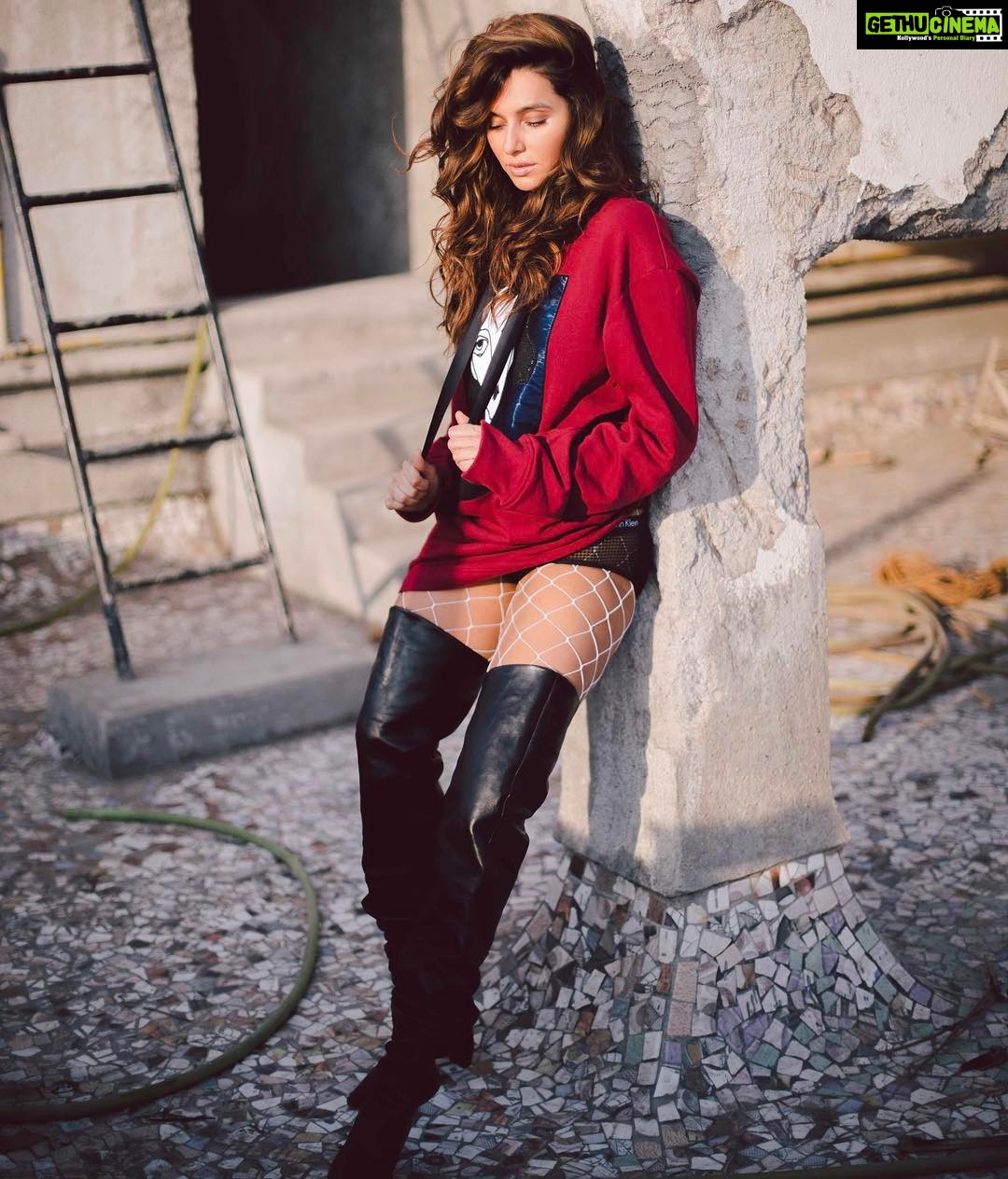 Shibani Dandekar Instagram - my @vetements_official boots and my @dhruvkapoor hoodie! life! styled by my girl @archanawalavalkar photog the insanely talented @gauravsawn hair by @virusreena 🙌🏽 @thatbrowngirl