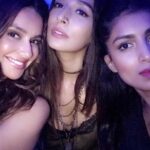 Shibani Dandekar Instagram – Xmas eve spent with these ladies! #DMoney @monicadogra #PoPo @pallavisharda 🌲