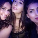 Shibani Dandekar Instagram - Xmas eve spent with these ladies! #DMoney @monicadogra #PoPo @pallavisharda 🌲