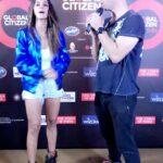 Shibani Dandekar Instagram - that time I had a little 'pregame' chat with #ChrisMartin and he stole my jacket!! ....jacket by @saintlaurentworld in case you was wonderin!!@globalcitizenfestival2016 thanks @wizcraft_india for being so dope and letting me do my thing ✌🏾️