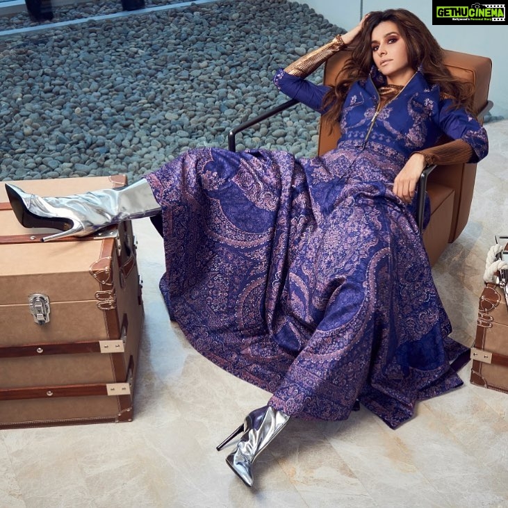 Shibani Dandekar Instagram - #FSP Friday vibe! @falgunipeacock @shanepeacock @falgunishanepeacock boots by @balenciaga makeup and hair @inherchair @azima_toppo photographer @adityaapatkar styling @agneeshbanerjee jewels by @golecha_jewels