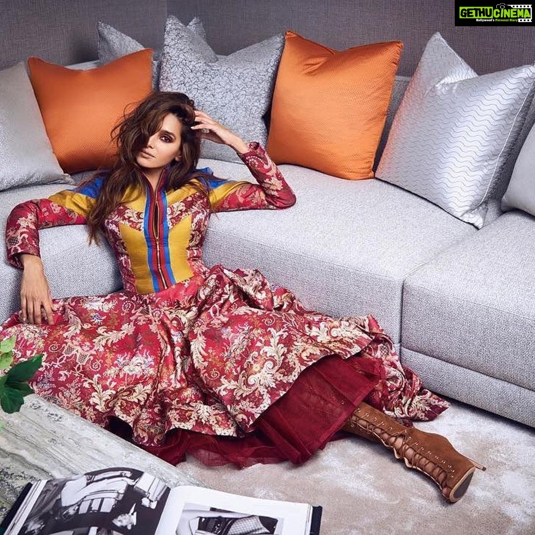 Shibani Dandekar Instagram - #Repost @vogueindia ・・・ @shibanidandekar models for The Peacock Bride by @falguniandshanepeacock's winter festive line. thank you @falgunipeacock @shanepeacock makeup @inherchair cut &a colour @nehan26 hairstyling @azima_toppo photographer @adityaapatkar retouching @supriyosenretouch