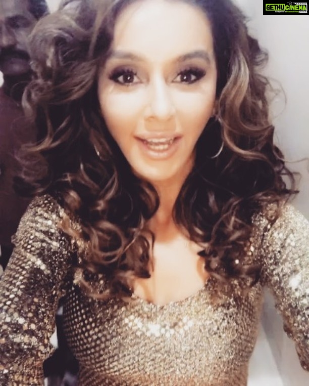 Shibani Dandekar Instagram - so excited to be a part of Marathi Filmfare on @colorsmarathiofficial coming soon!! 🎥💃🏾