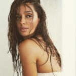 Shibani Dandekar Instagram – #TheHealthyBrownGirl leaves rainy Mumbai and heads to sunny London 😱 lets shoot @sashajairam 🇬🇧📷