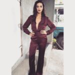 Shibani Dandekar Instagram - today for #TheStage styled by @priyankaparkash wearing @studioverandah makeup @inherchair hair by @virusreena @azima_toppo ✌🏾️