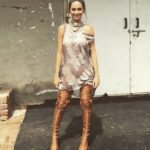 Shibani Dandekar Instagram - #TheStage season 2 is back better than ever! hope your guys are watching! ❤️ makeup by @inherchair hair by @virusreena @azima_toppo ✌🏾️