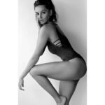 Shibani Dandekar Instagram - everyday is #humpday @sashajairam #blackandwhite #thehealthybrowngirl 🙋🏾