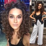 Shibani Dandekar Instagram – channeling #AliciaKeys in this look today! wish I could go makeup free 🙌🏽 wearing @Hm and @shwetakapur styled by @priyankaparkash makeup by @inherchair hair by @virusreena @azima_toppo