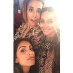 Shibani Dandekar Instagram - my soldiers @monicadogra @pallavisharda #IGotYou ❤️