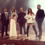 Shibani Dandekar Instagram – oh hey guys! @monicadogra @vishaldadlani1 @devsanyal @ehsaan #stageseason✌🏾️ @colorsinfinitytv