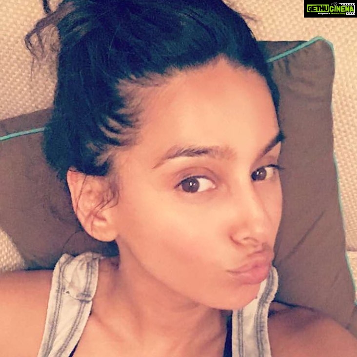 Shibani Dandekar Instagram - happy Sunday y'all βπΎοΈ#sundayfunday #thehealthybrowngirl π