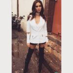 Shibani Dandekar Instagram – Stage promo shoot with our new #StageSquad makeup by @inherchair hair by @virusreena @azima_toppo styled by @priyankaparkash love this team ✌🏾️ jacket by @nikhilthampi boots by @isabelmarant 🙌🏽