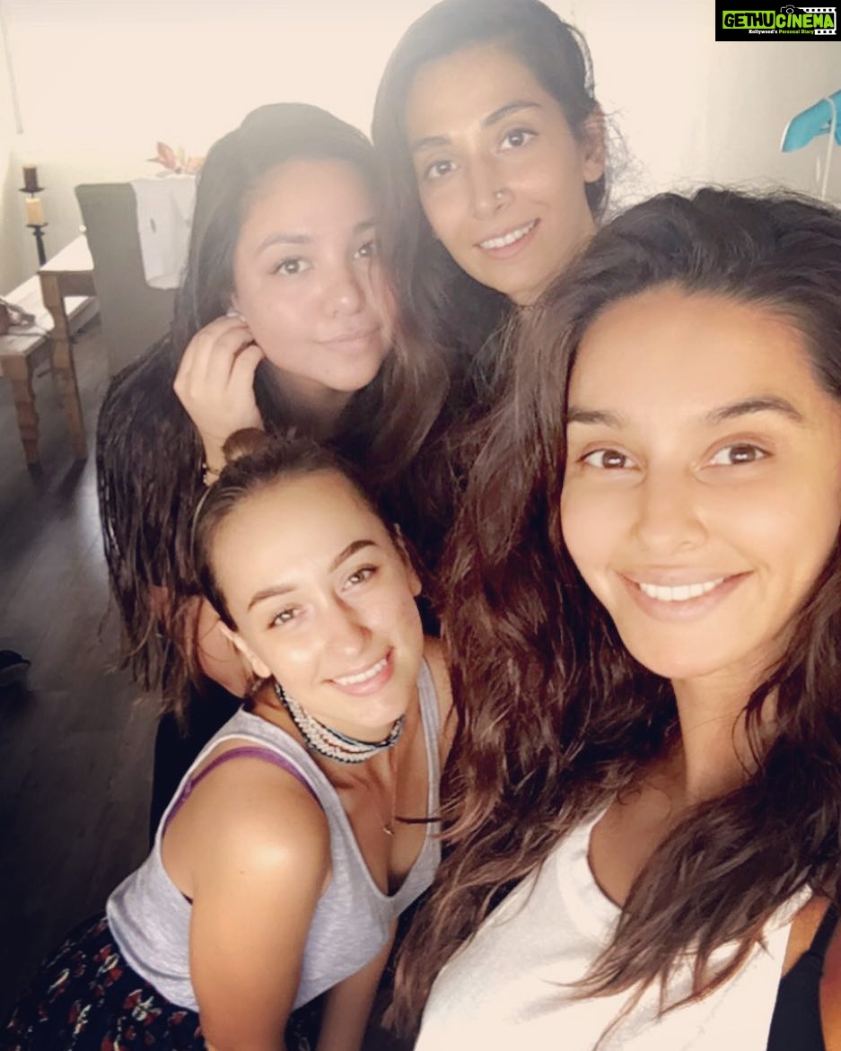 Shibani Dandekar Instagram - #StageSquad season 2 @monicadogra @inherchair @priyankaparkash prep mode for the big season we got coming! here we go βπΎοΈπΌπ€