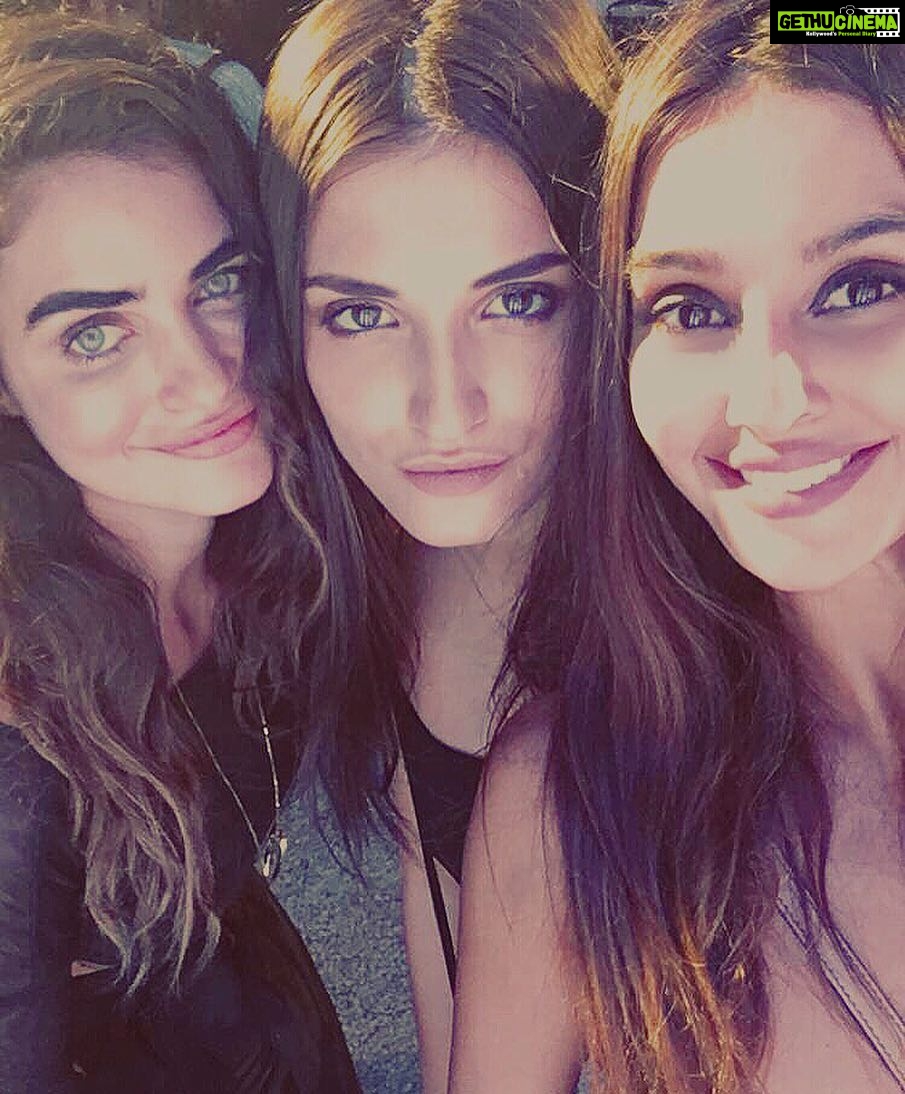 Shibani Dandekar Instagram - about last night 🙌🏽