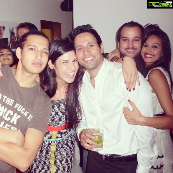 Shibani Dandekar Instagram - major throwback with @acquinpais @iamonitnas @harpreetbaweja @shaanadiya #circa2010ithink #memories #FeelsLikeALifetimeAgo 🙌🏽