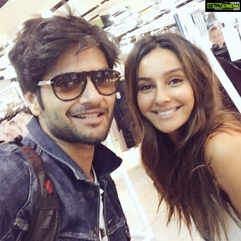 Shibani Dandekar Instagram - After a 10hr flight we hit the stores! we are just that bad ass! @alifazal9 ✌🏾️