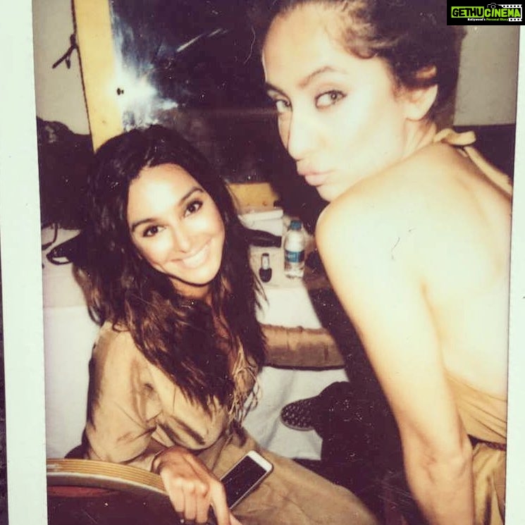 Shibani Dandekar Instagram - throwback with @vjanusha ✌🏾️#sistahood