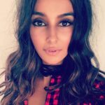 Shibani Dandekar Instagram - BTS shoot day! ✌🏾️#messyhairdontcare
