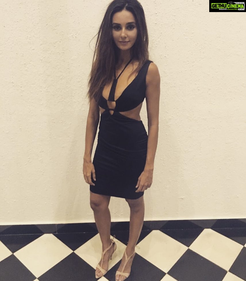 Shibani Dandekar Instagram - the unveiling of black box tonight calls for @shivanandnarresh thank you @vogueindia and my darling @riakamat ✌🏾️