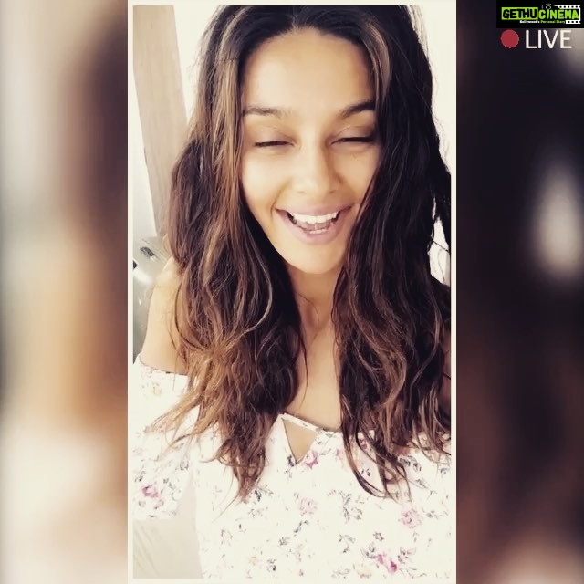 Shibani Dandekar Instagram - catch me live at 6pm today, i'll talk about my style journey and show you my wardrobe!! βπΎοΈπ