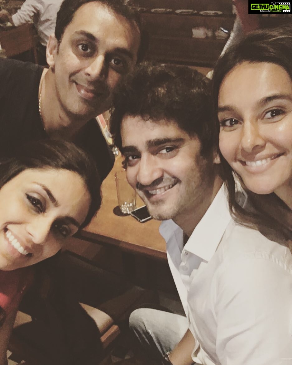 Shibani Dandekar Instagram - we don't like cricket! oh no! we LOVE it! nothing like a lazy lunch with your posse! #Gaffer #GauravKapur #IsaGuha love these fools! 🏏🙌🏽❤️ #WhyArentTheyOnInsta?