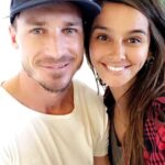 Shibani Dandekar Instagram - When you bump into one of your favs! love this guy! Thrilling to watch him from the boundary line! True lion 😉 great seeing you @dalesteyn smash it up tonight! 🏏❤️ see you in the bay!
