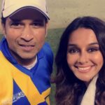 Shibani Dandekar Instagram - happy birthday to this amazing man! not just a legend but an incredible human being! on or off the field he is just true class! looking forward to season 2 #CricketAllStars #SachinTendulkar 🏏 ✌🏾️❤️ @sachintendulkar #WeBeMarathi 😜