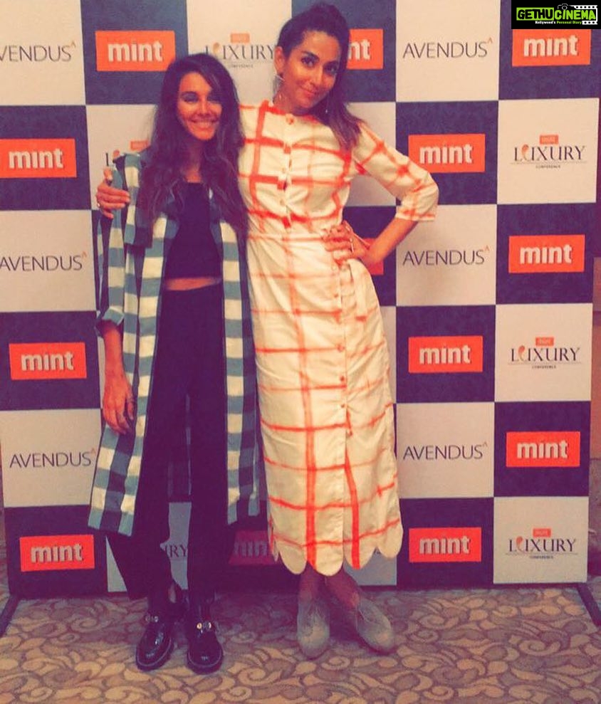 Shibani Dandekar Instagram - here to support my girl @monicadogra who gets on stage in a bit to chat with @courtneylove how amazing is that??!! so proud of this woman! how bad ass is she? love you mon! ❤️ #mintluxury