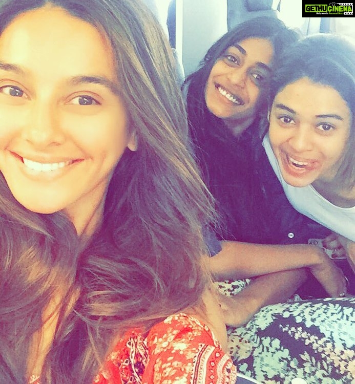 Shibani Dandekar Instagram - delhi bound for some #bartender with these ladies @shalmiaow @iami_artist πΈπΌπ€π»πΉπΊ