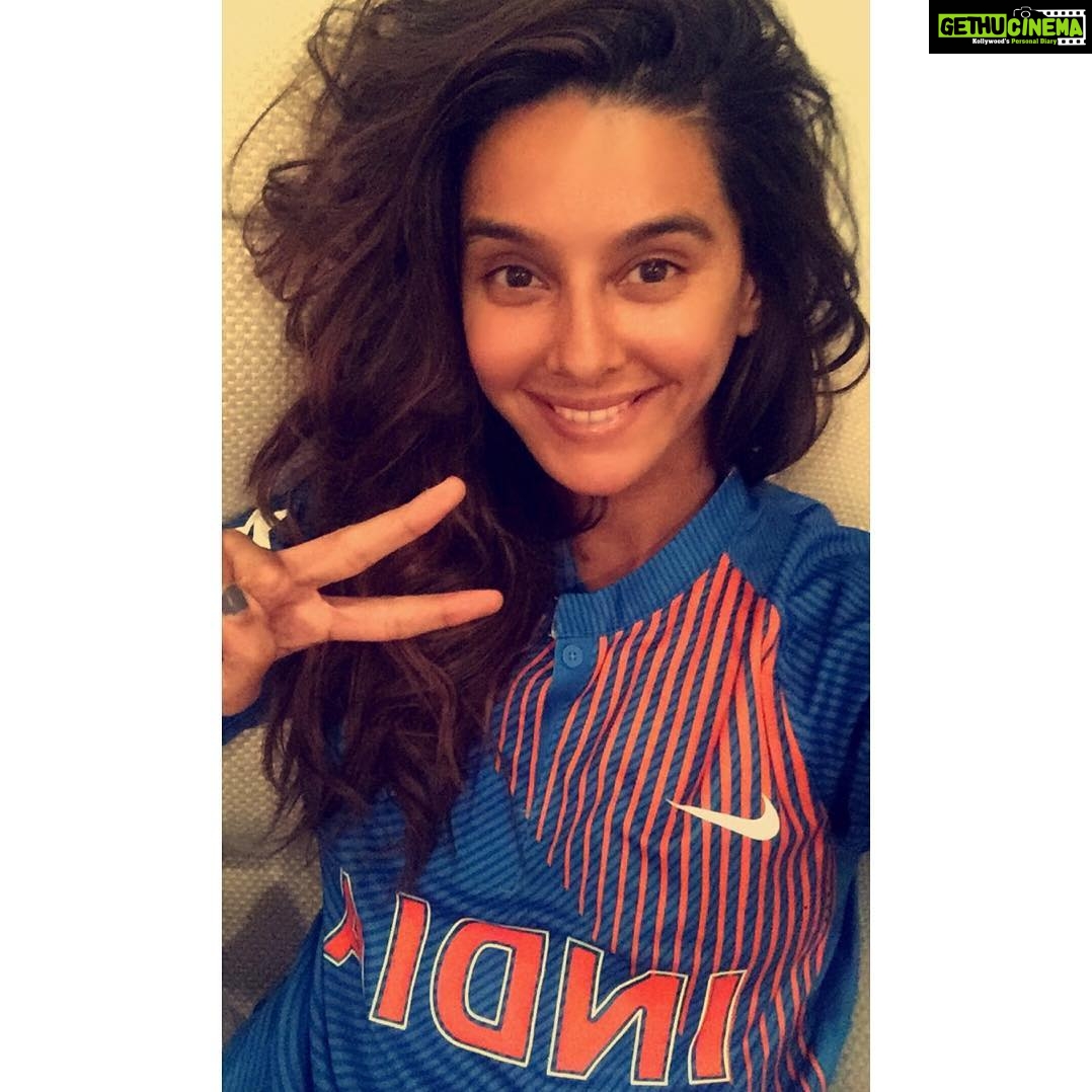 Shibani Dandekar Instagram - great start! let's do this! game face on! #teamindia #bleedblue #yougotthisboys #t20 #t20worldcup2016 #NikeIndia #ChaseGreatness