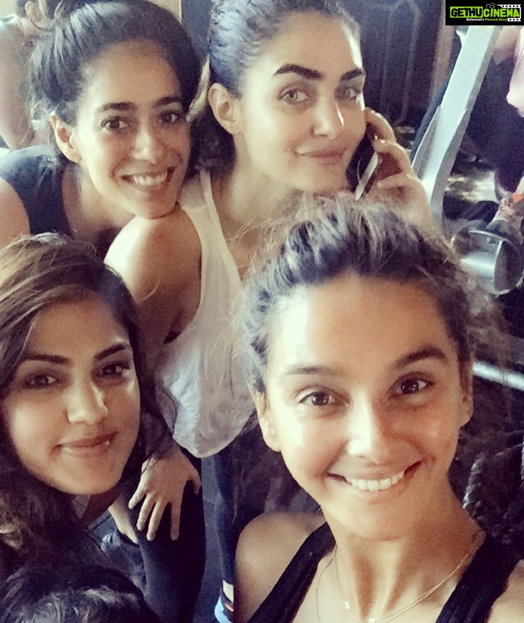 Shibani Dandekar Instagram - missing my workout crew! πͺπΎβπΎοΈ