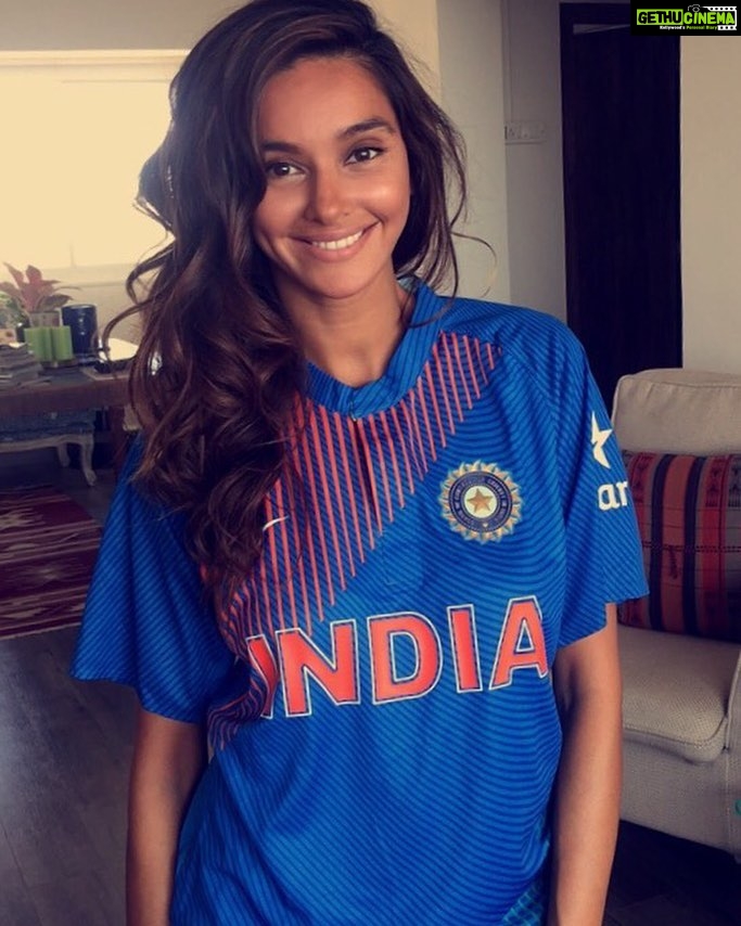 Shibani Dandekar Instagram - Let's go #teamindia YOU GOT THIS! #NikeIndia #chasegreatness 🙌🏽🏏🏆