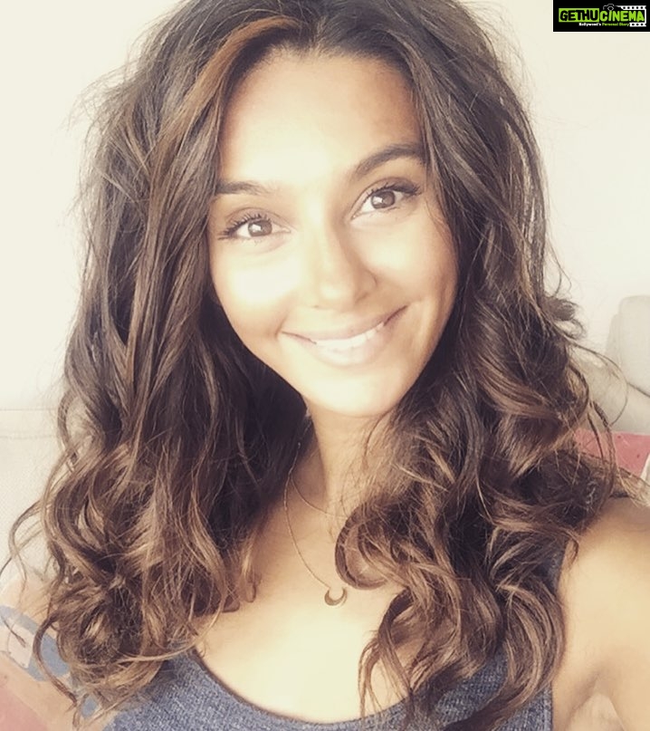 Shibani Dandekar Instagram - hair colour by @nehan26 styled by @azima_toppo 🙌🏽