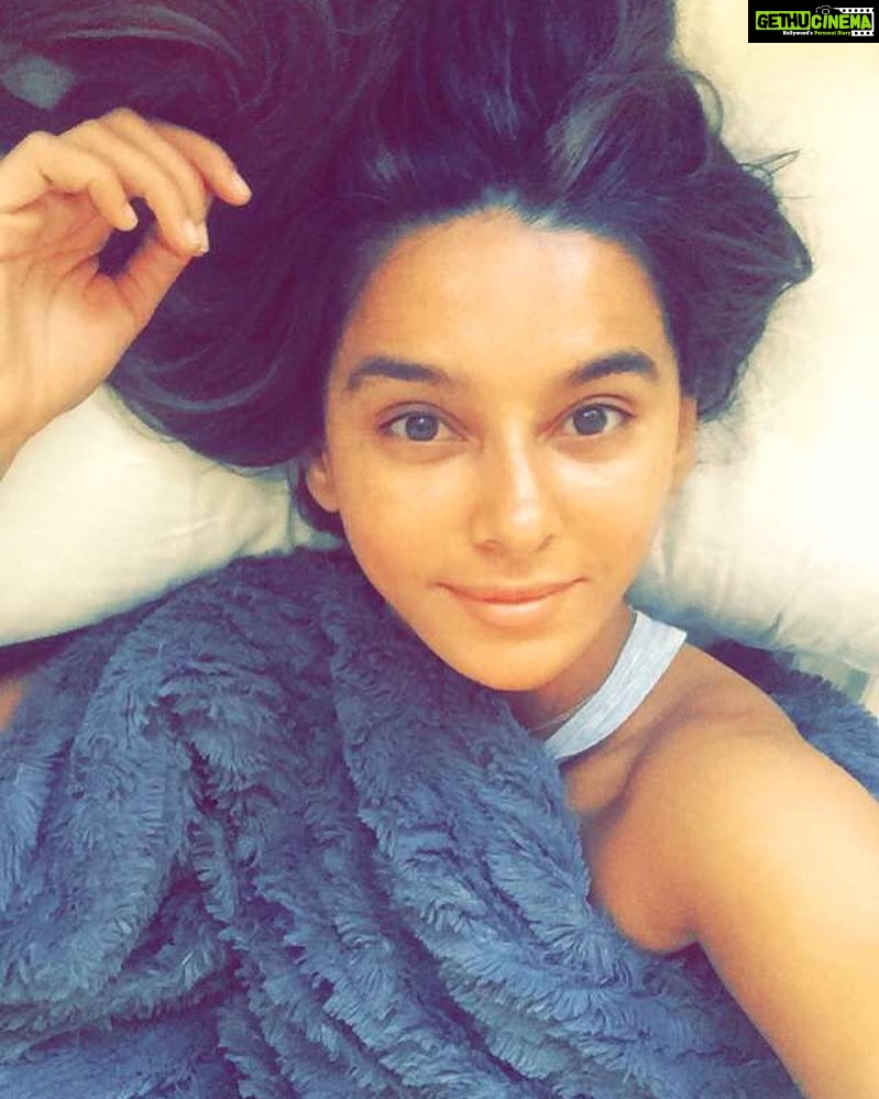 Shibani Dandekar Instagram - New place, new love, new light! 🙌🏽
