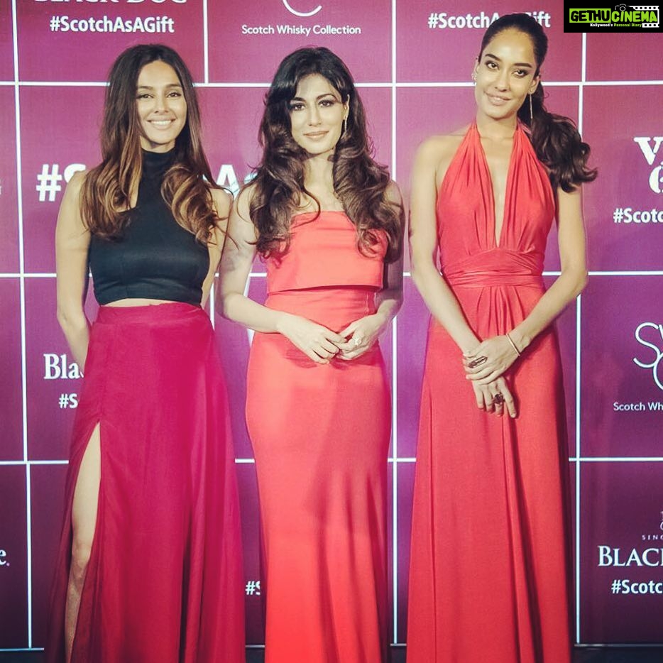Shibani Dandekar Instagram - What's my #secret to giving #GreatGifts? I always pick #ScotchAsAGift #SP