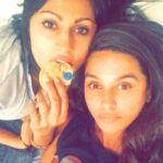 Shibani Dandekar Instagram - pillow talk 🍪 @karishmanaina #kishmynini