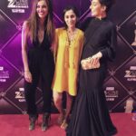 Shibani Dandekar Instagram - my loves @nehalikhona @monicadogra #zeecineawards #facebooklive @demebygabriella ✌🏾️