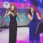 Shibani Dandekar Instagram – about last night! gigging with my sista!! @apekshadandekar such a great show 🎹🎤🤘🏼