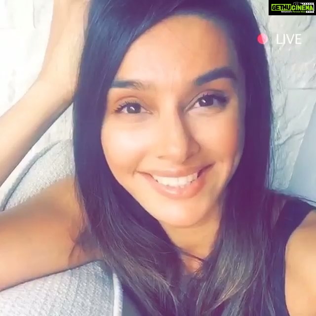 Shibani Dandekar Instagram - Catch me live on #Fame at 8 pm tonight ✌🏾️