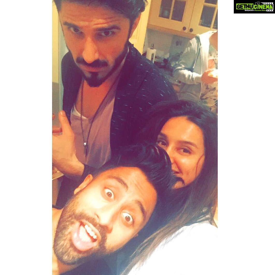 Shibani Dandekar Instagram - when you bring in the new year with two of your loves @aruns1 @owais0824 ✌🏾️