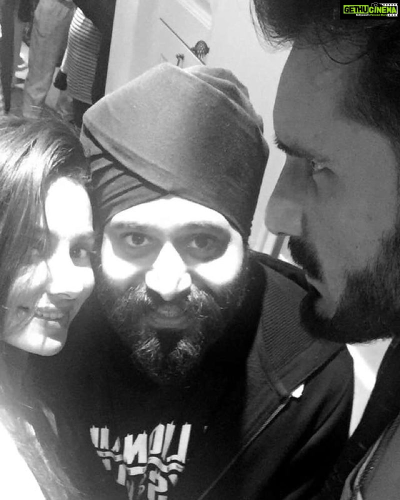 Shibani Dandekar Instagram - Crew 🙌🏽 @harrysohal @owais0824