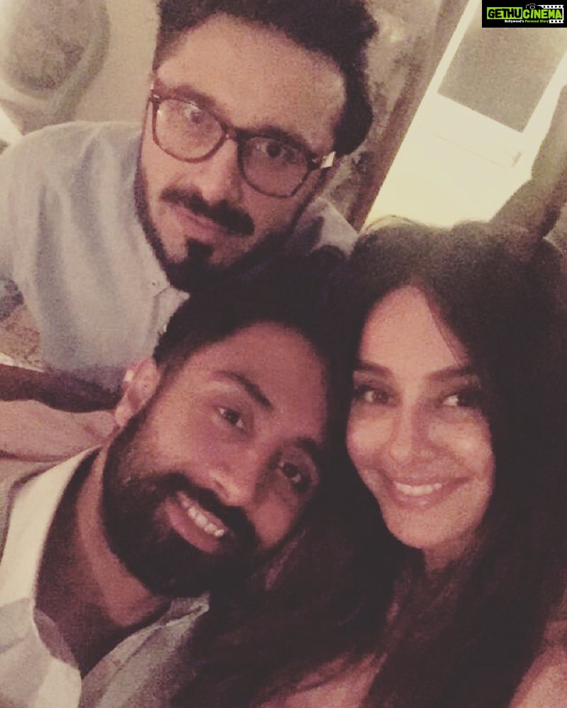 Shibani Dandekar Instagram - Crew 🙌🏽 @aruns1 @owais0824 #blocky #khanu #sandhu