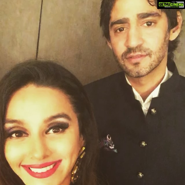 Shibani Dandekar Instagram - just another day at the office with this nutter! mad love for you geeks 😘😘😘 @kiratbhattal #gauravkapur AFC awards